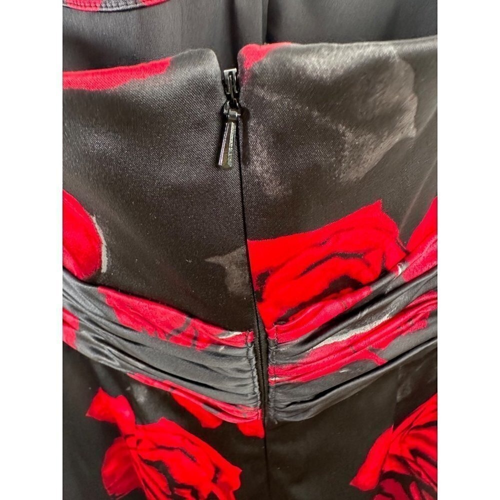 White House Black Market Red Rose Floral Strapless Satin Sheath Dress Size 4 - Picture 4 of 7
